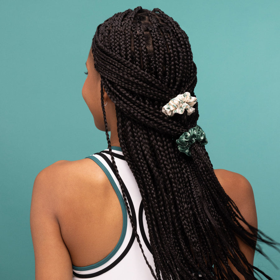 KITSCH — Model with the ruched satin scrunchie
