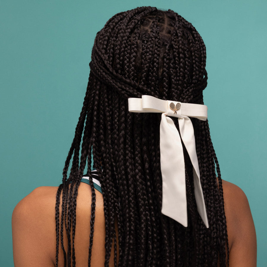 KITSCH — Model with the cream satin bow clip